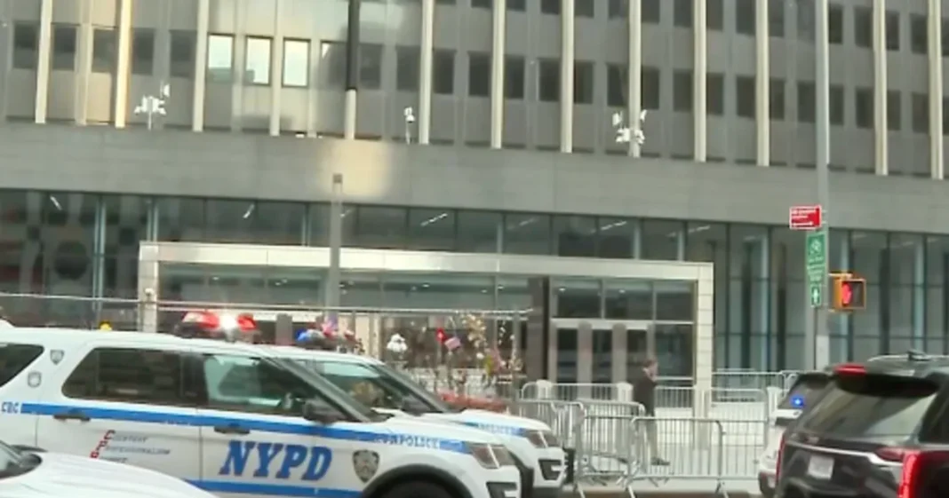 Ecuentran sobres con polvo blanco en un edificio federal del bajo Manhattan