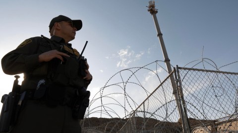 México y EE.UU. lanzan inédito plan fronterizo conjunto para frenar el tráfico de armas