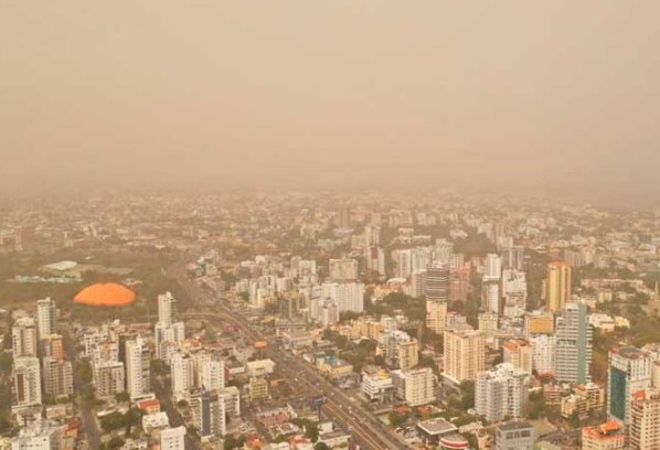 En República Dominicana, los apagones volvieron a la carga, junto a la ola de calor y el polvo de Sahara mantienen a la población al borde de la locura En República Dominicana, los apagones volvieron a la carga, junto a la ola de calor y el polvo de Sahara mantienen a la población al borde de la locura