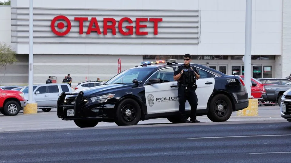 Tiroteo en una tienda Target deja tres muertos, según la policía Tiroteo en una tienda Target deja tres muertos, según la policía