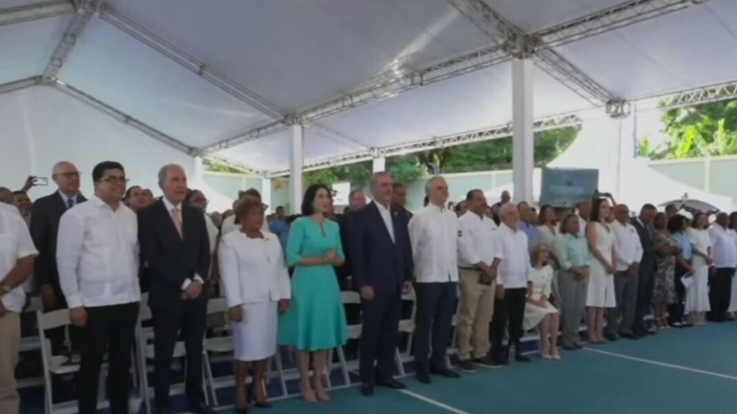 Presidente Abinader y autoridades encabezan apertura del año escolar 2025-2026