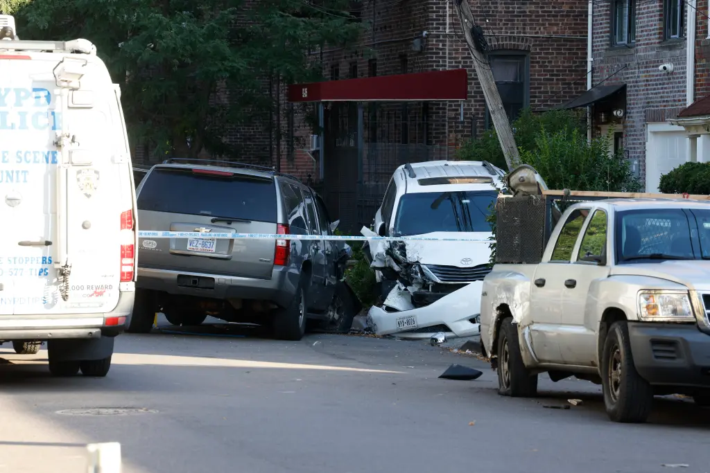 Un borracho maníaco atropella fatalmente a una joven de 16 años en una acera de NY después de hacer comentarios lascivos y pelear con su madre.