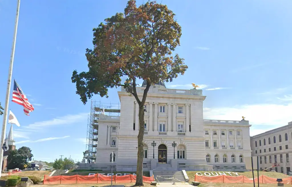 NY y NJ se saltaron la orden de bandera para Charlie Kirk a pesar de la directiva de Trump