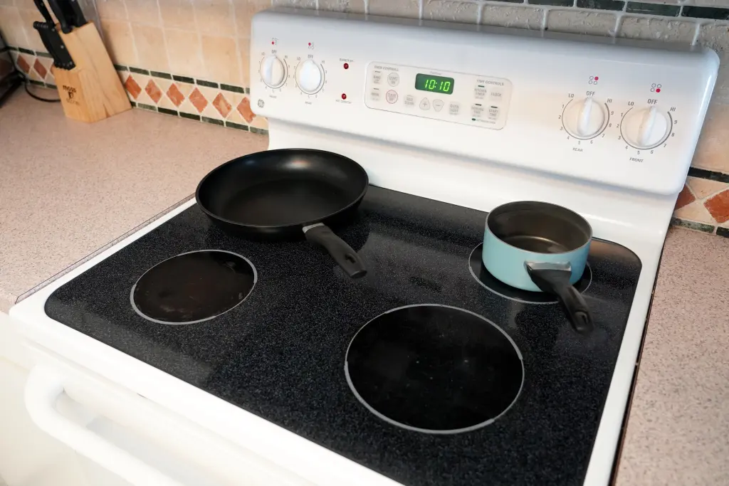 Nueva York aprueba un nuevo mandato para electrodomésticos que, según los críticos, disparará el alquiler y otros costos.