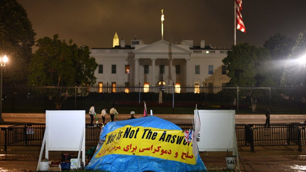 Desmantelan histórica vigilia por la paz frente la Casa Blanca tras orden de Trump