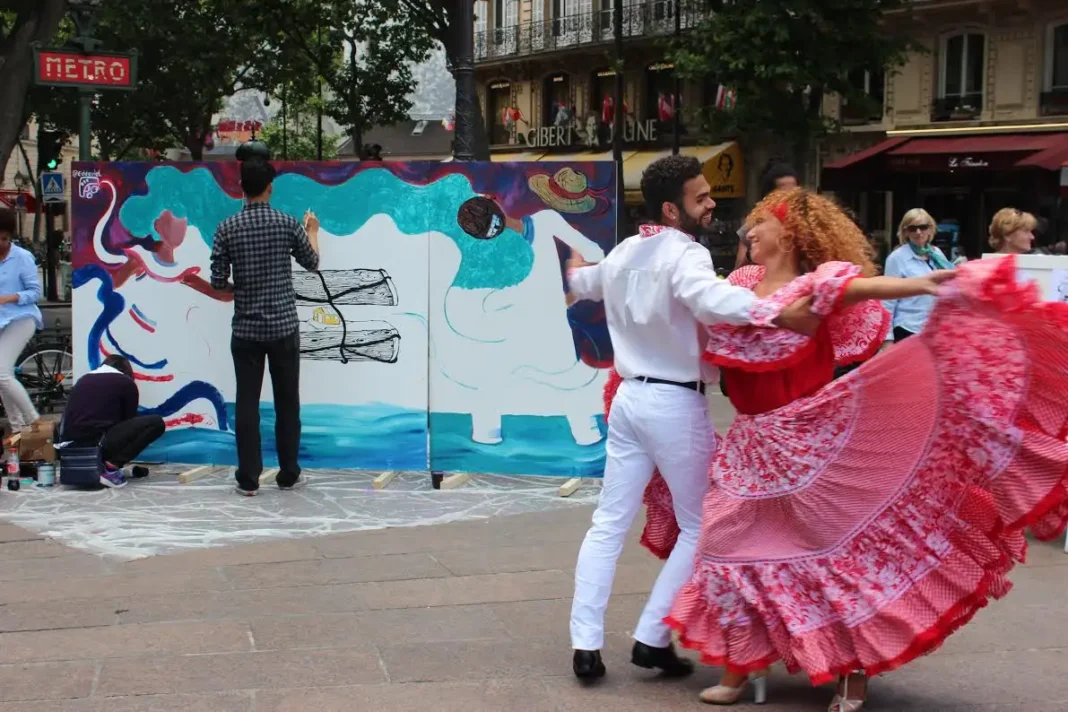Merengue dominicano conquista París y pone a bailar hasta a los chinos