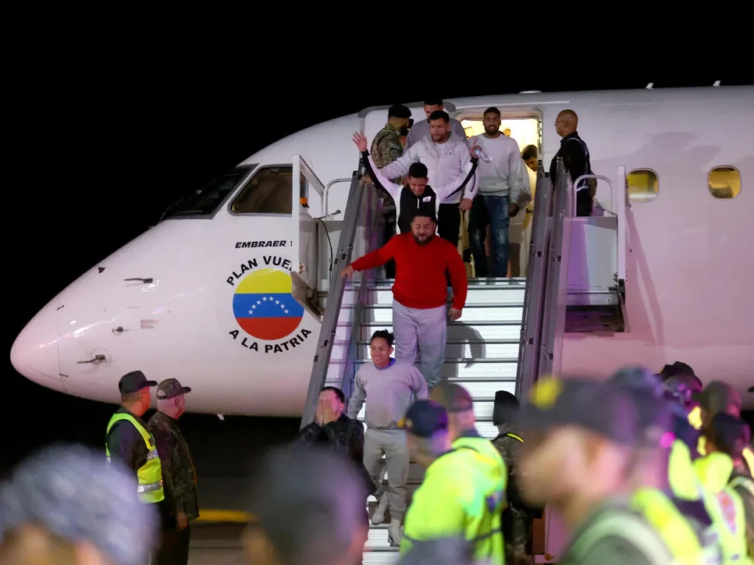 Donald Trump insta a Venezuela aceptar el retorno de migrantes detenidos en Estados Unidos, Mientras Maduro propone diálogo directo con EE.UU.