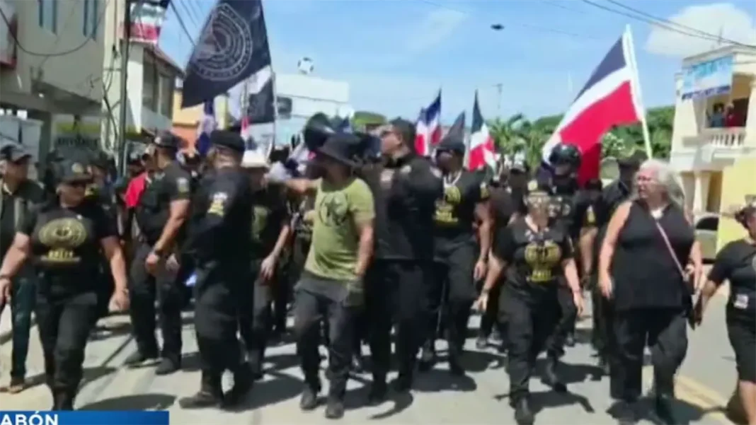 La Antigua Orden realiza marcha en contra de regularización de extranjeros en provincia froteriza de Dajabón