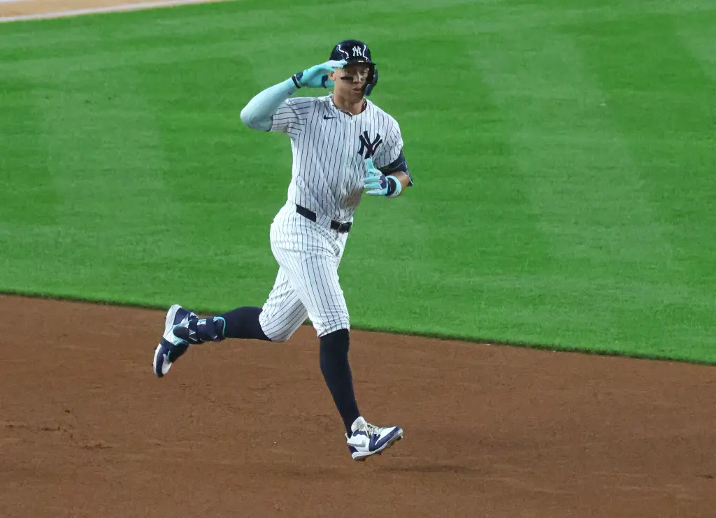 Aaron Judge supera a Yogi Berra en la lista de jonrones de todos los tiempos de los Yankees con su jonrón número 359