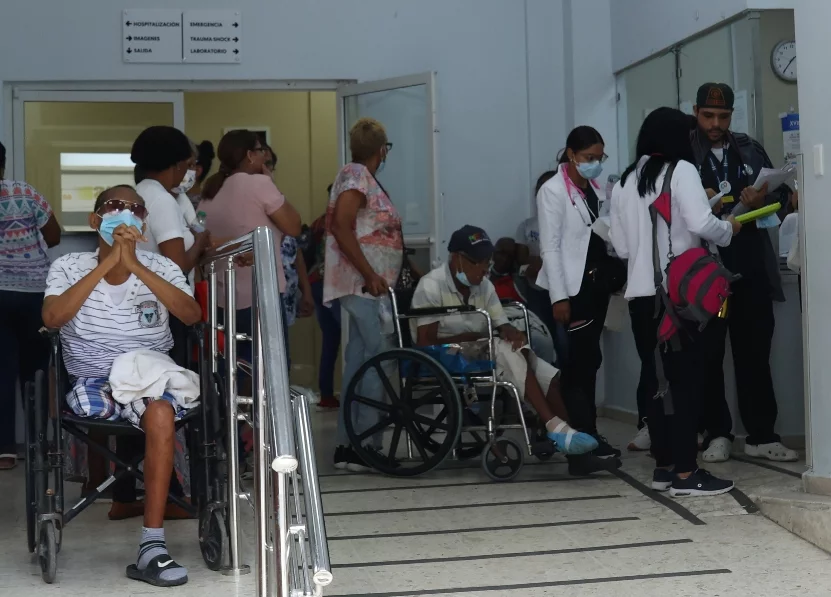 Periodista dominicana Nuria Piera entrega a la PEPCA programas sobre el caso de corrupción en SeNaSa