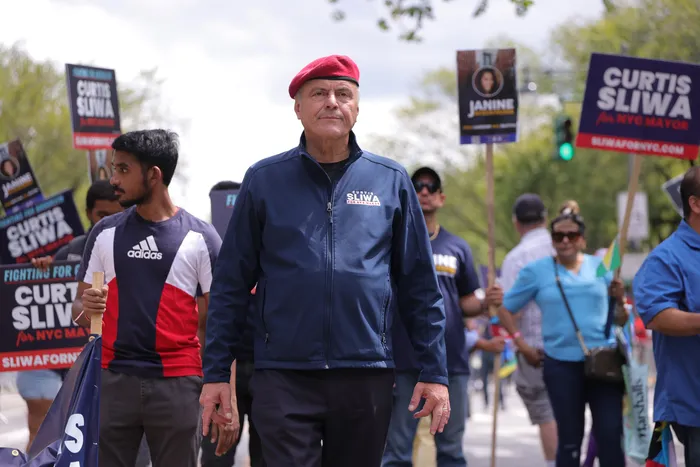 La presión sobre el candidato republicano Sliwa aumenta luego de que Adams se retirara de la carrera por la alcaldía de NY