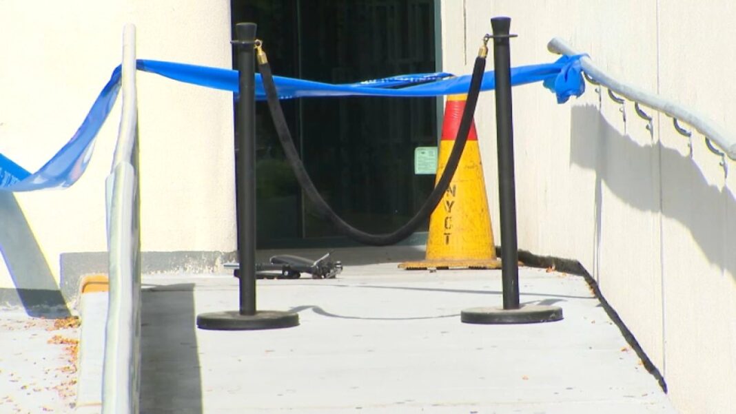 Mujer de 95 años mata a otra mujer en un hogar de ancianos en NY con pieza de silla de ruedas