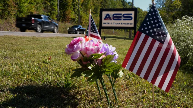 Identifican 16 personas que resultaron muertas en la explosión de una planta en Tennessee mientras los investigadores trabajan para identificar los restos.