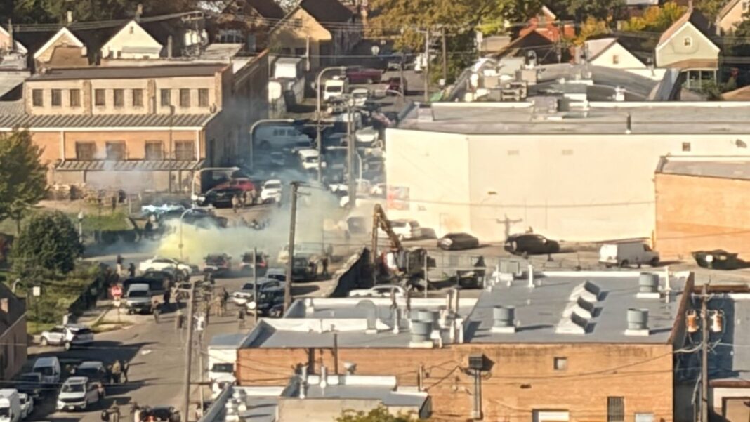 Nueva tensión entre agentes de ICE y manifestantes en un barrio Latino de Chicago