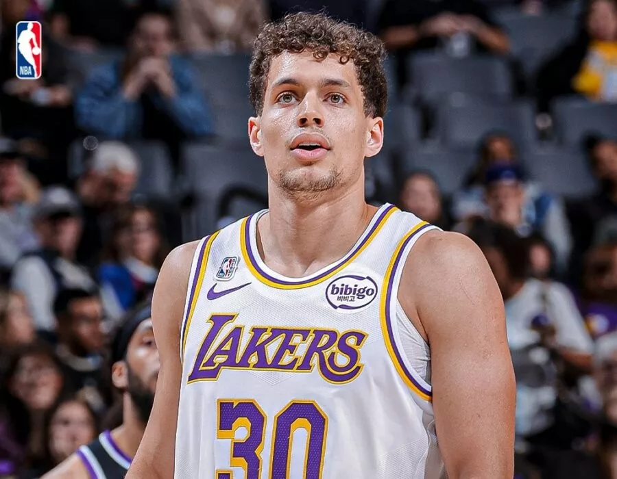 El dominicano Chris Mañón debuta en la NBA con los Ángeles Lakers