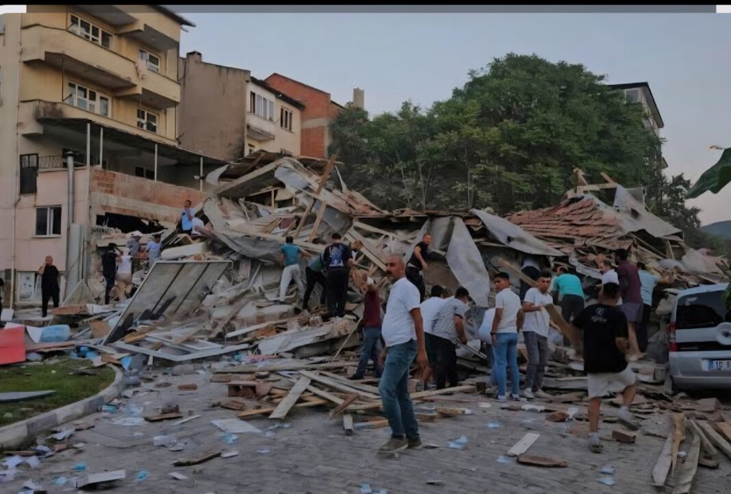 Sismo de magnitud 6,1 sacude el oeste de Turquía, algunos edificios sufren daños