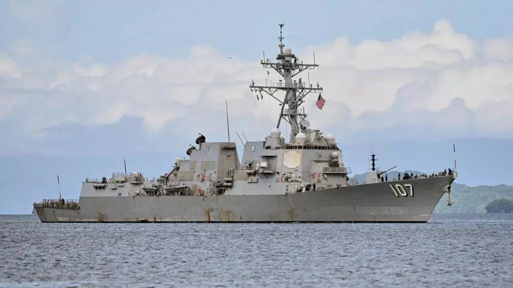 El destructor USS Gravely llega a puerto para realizar ejercicios militares en Puerto España, Trinidad y Tobago, el domingo 26 de octubre de 2025. AP - Robert Taylor