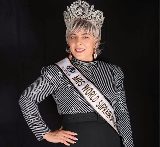 Dominicana Birmania Estrada gana el primer lugar Mrs. Word Internacional 2025