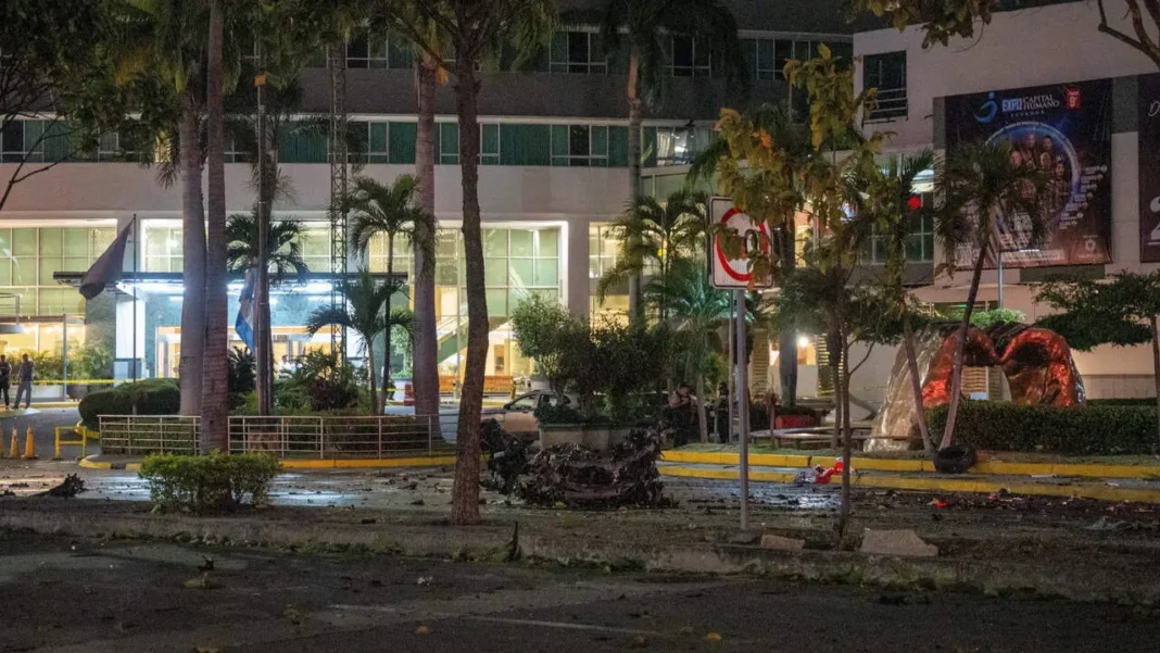 Coche bomba explota frente a oficinas de empresa vinculada a familia del presidente de Ecuador Noboa