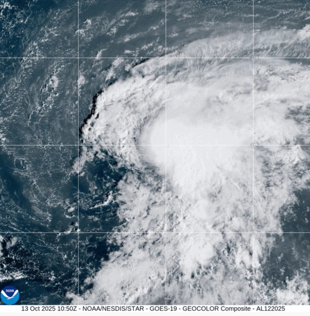 La tormenta tropical Lorenzo se debilita en el Atlántico