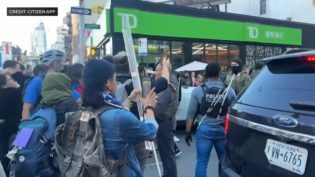 Agentes federales detienen a varias personas durante operativo en Canal Street en Nueva York