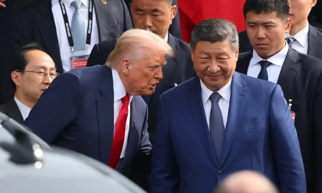 Trump reduce al 10% los aranceles para China por el fentanilo tras reunirse con Xi
