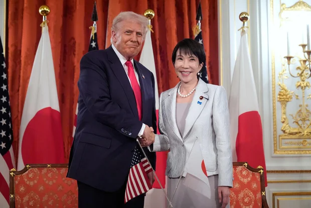 Trump promociona un acuerdo comercial «muy justo» con Japón al reunirse con la nueva primera ministra Sanae Takaichi