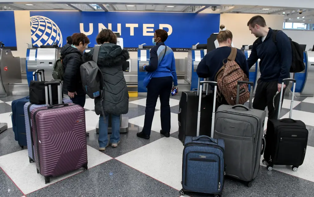 Más de 1.500 vuelos fueron cancelados la madrugada del lunes tras el peor día del confinamiento para el transporte aéreo