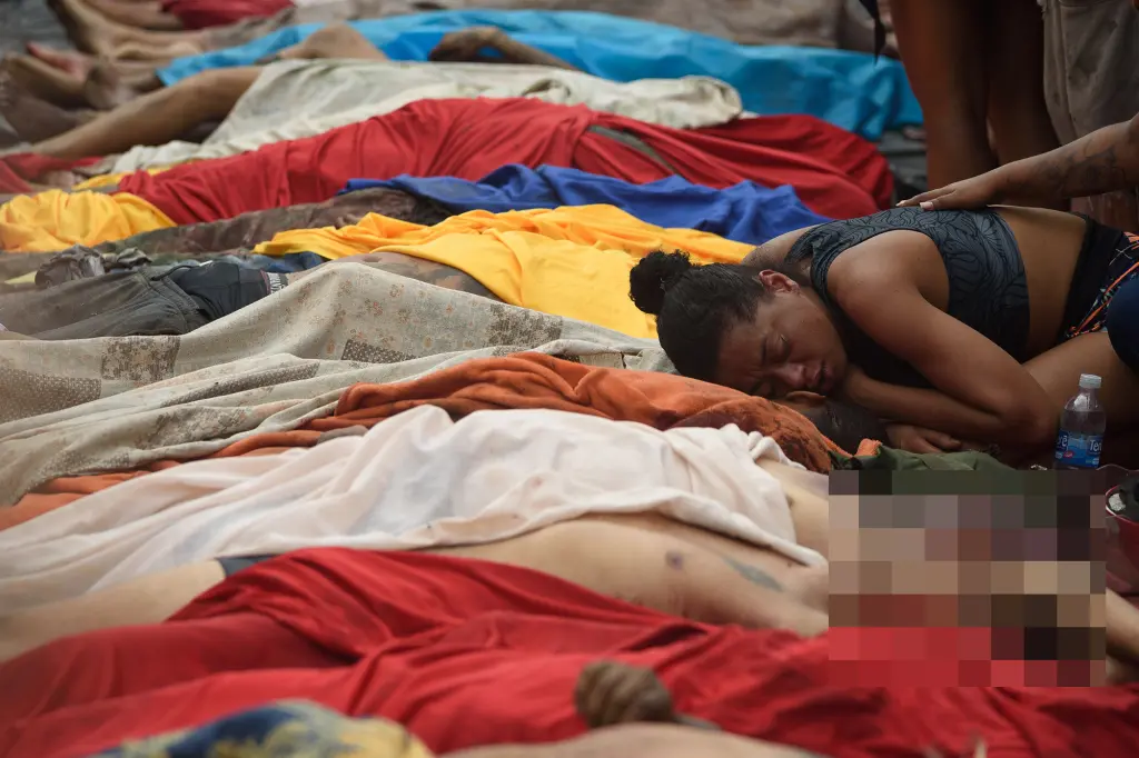 Policías decapitan a un joven pandillero y exhiben su cabeza como un «trofeo» en la redada antidrogas más sangrienta de Brasil