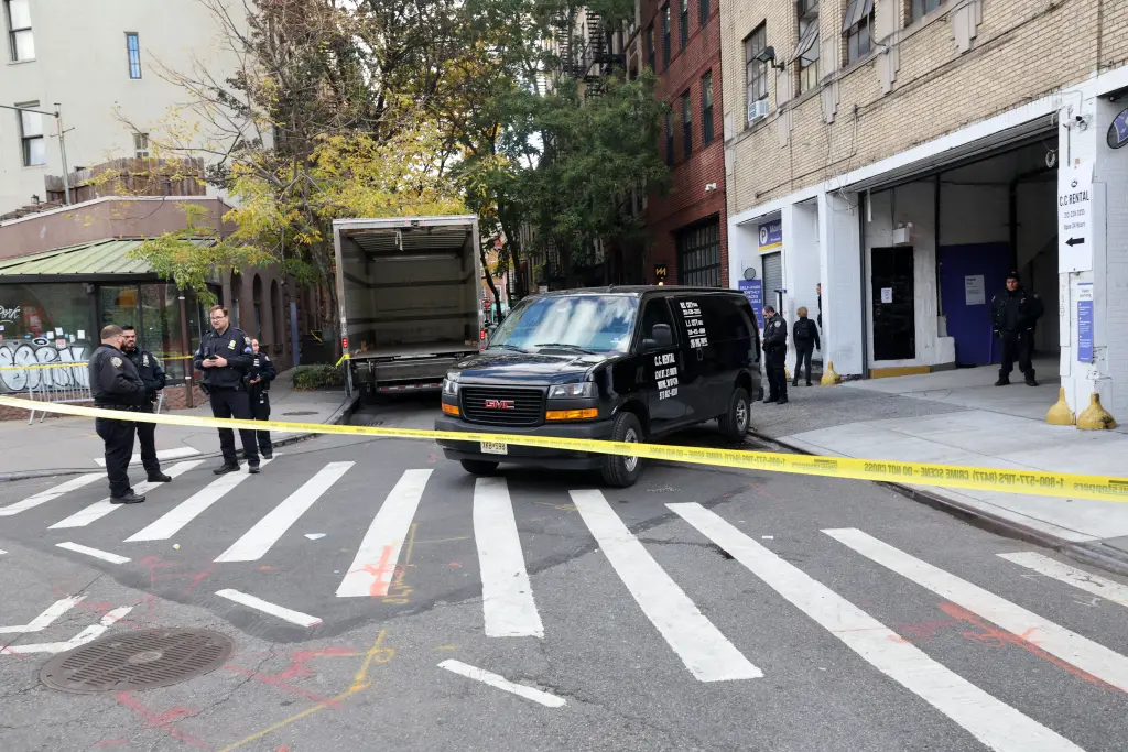Una mujer de 27 años muere tras ser atropellada por un conductor que circulaba en sentido contrario en Manhattan.