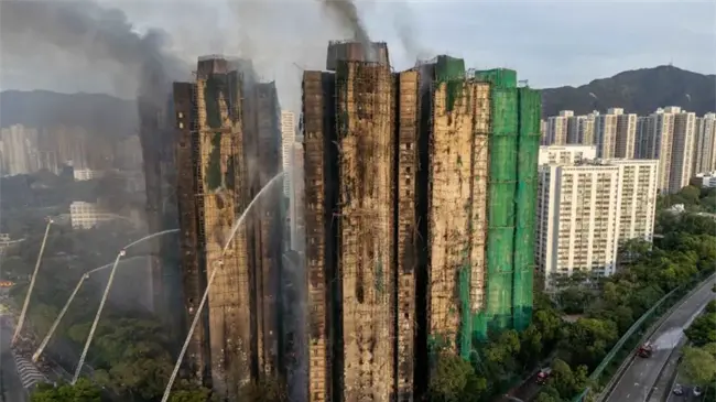 Muertos en incendio de Hong Kong aumentan a 128 y unas 200 personas siguen desaparecidas