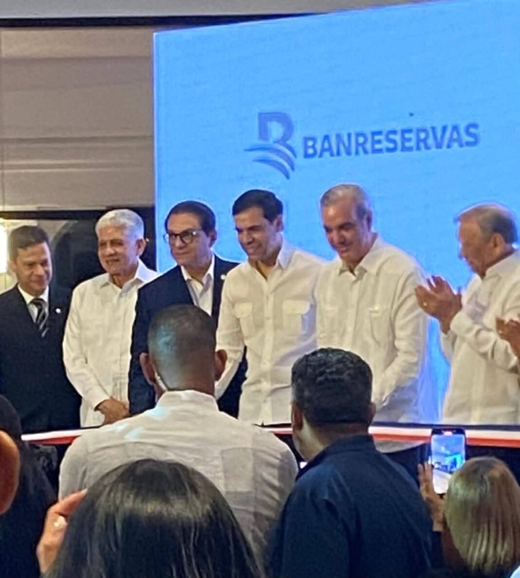 Presidente Abinader lidera jornada de inauguraciones en Santiago con entrega de centros educativos, deportivos, culturales y asfaltado de calles