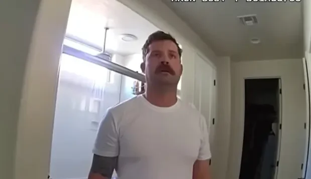 Padre irresponsable de Arizona, se suicida tras dejar morir a su hija de dos años en un coche al sol mientras veía pornografía.