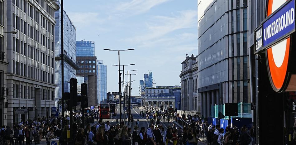 Se dispara la cifra de médicos extranjeros que abandonan el Reino Unido por racismo
