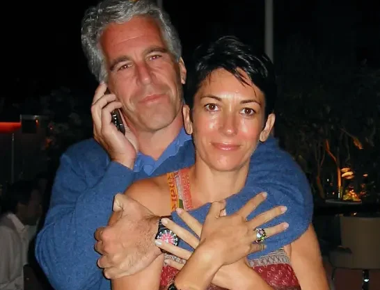 Ghislaine Maxwell con Jeffrey Epstein en una foto sin fecha.ZUMA24.com