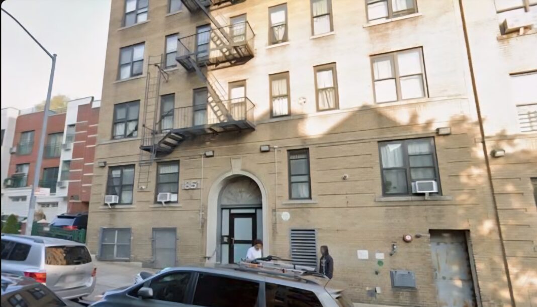 La policía investiga las muertes de 3 personas en el Bronx durante el fin de semana, incluso en refugios para personas sin hogar