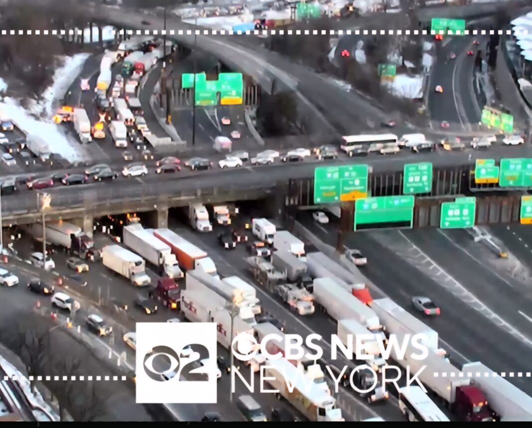 Accidente en el Cross Bronx Expressway genera tráfico de hasta 90 minutos en el George Washington Bridge