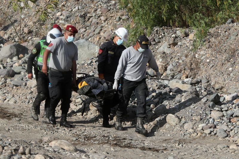 Accidente de autobús deja al menos 37 muertos y 14 heridos en Perú