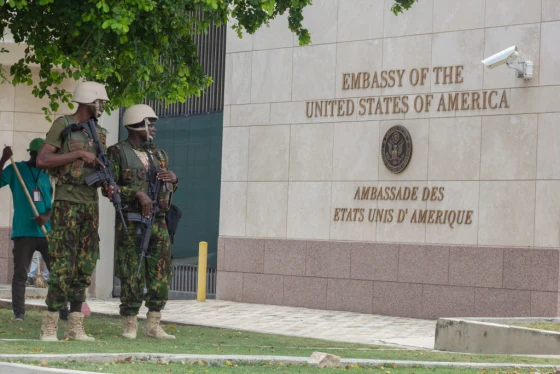 Pandilleros intercambiaron fuego con soldados estadounidenses en la embajada de EE.UU. en Haití