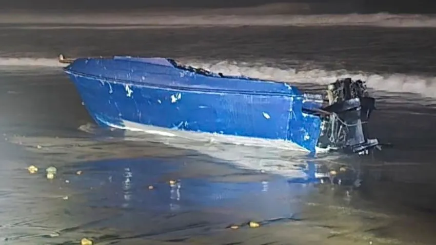 Mueren 4 tras naufragio de lancha que se cree llevaba migrantes