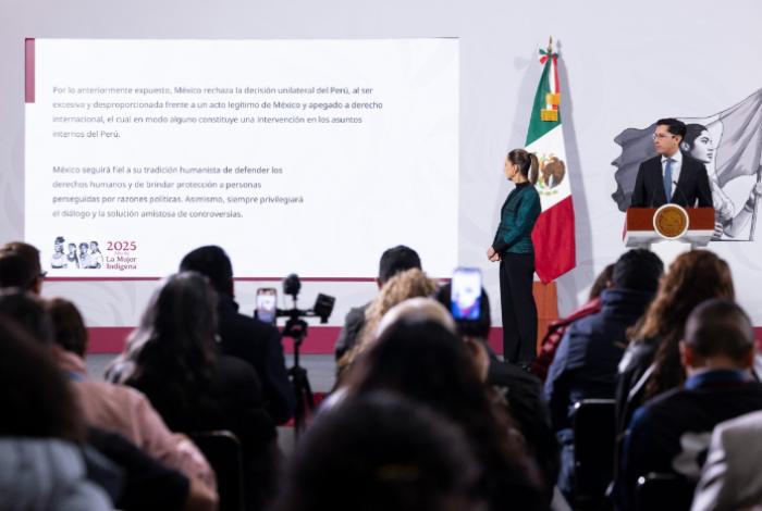 México rechaza decisión de Perú de romper relaciones diplomáticas y defender asilo