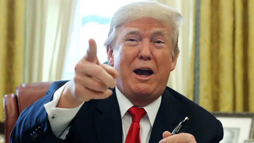 Trump dice que preferiría no extender los subsidios de Obamacare