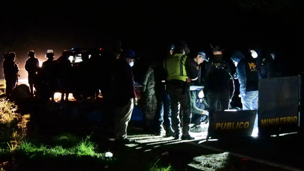 Al menos 15 muertos tras caer autobús en un barranco en Guatemala