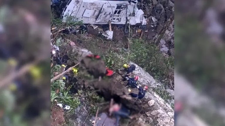 Revelan las últimas imágenes de los 17 estudiantes que murieron en el accidente de bus en Colombia