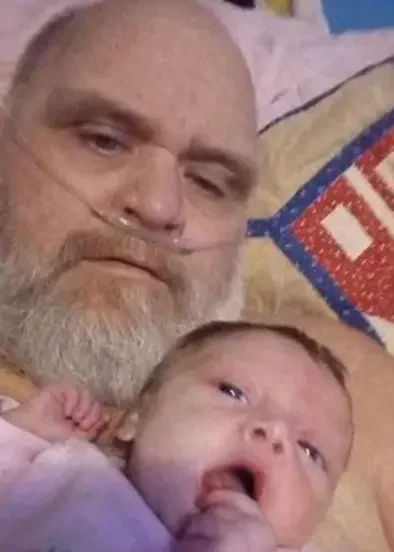 Un abuelo de Tennessee y su nieto de 3 meses fueron atacados a muerte por 7 pitbulls en su casa.