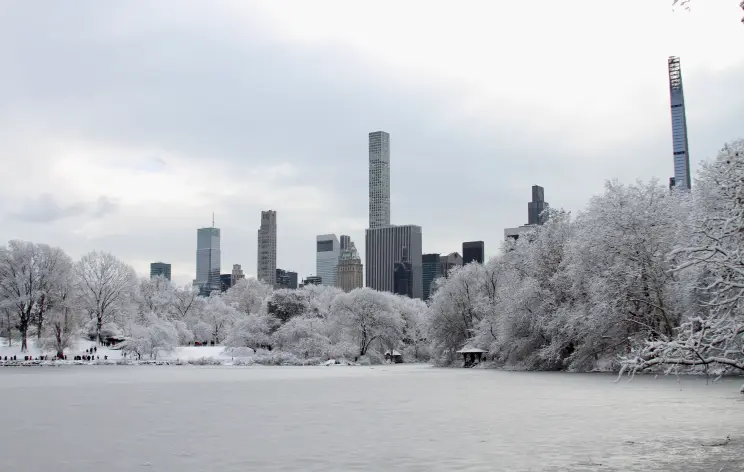 Nueva York se prepara para una tormenta de nieve de rápido movimiento entre el viernes y el sábado: «El peor escenario razonable es de hasta 10 pulgadas»