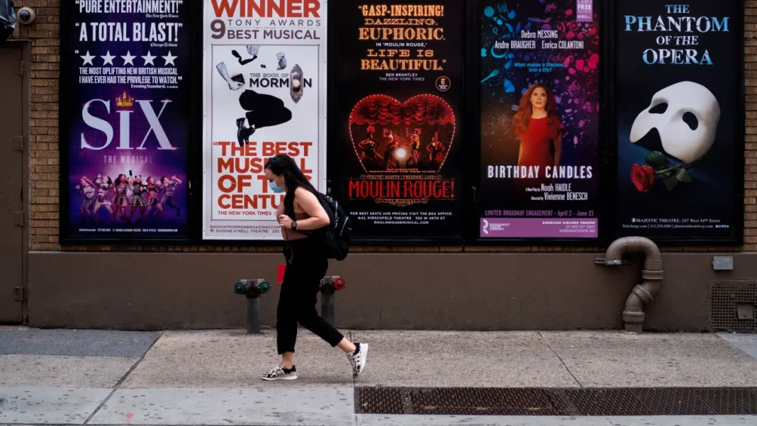 Actriz perdió la vida arrollada por auto de lujo en Broadway, Nueva York