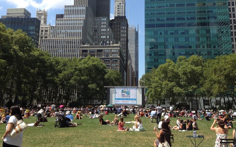 Turista apuñalado en las afueras de Bryant Park, Nueva York, en un inquietante ataque aleatorio
