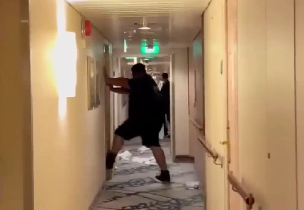 El cuerpo de un pasajero de crucero de Royal Caribbean fue metido en un refrigerador después de que le sirvieran 33 bebidas, dice su abogado.