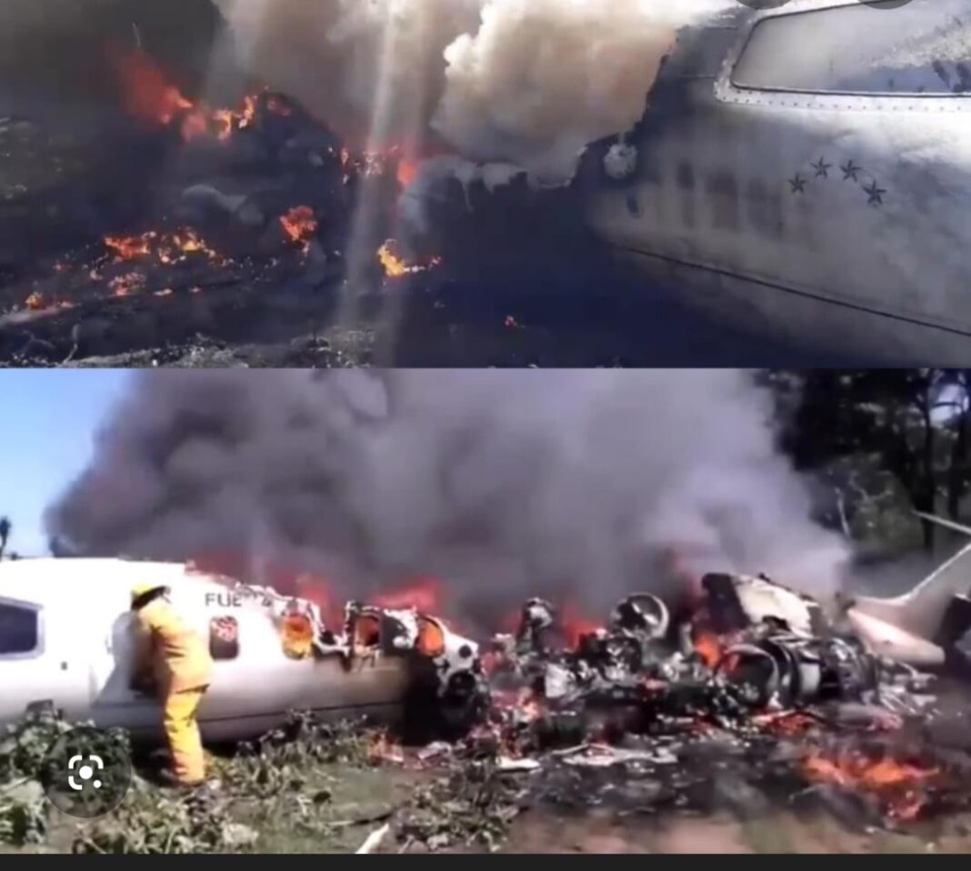 Avioneta de la Marina de México que transportaba al menos a un niño a hospital de Galveston se desploma, hay 4 muertos